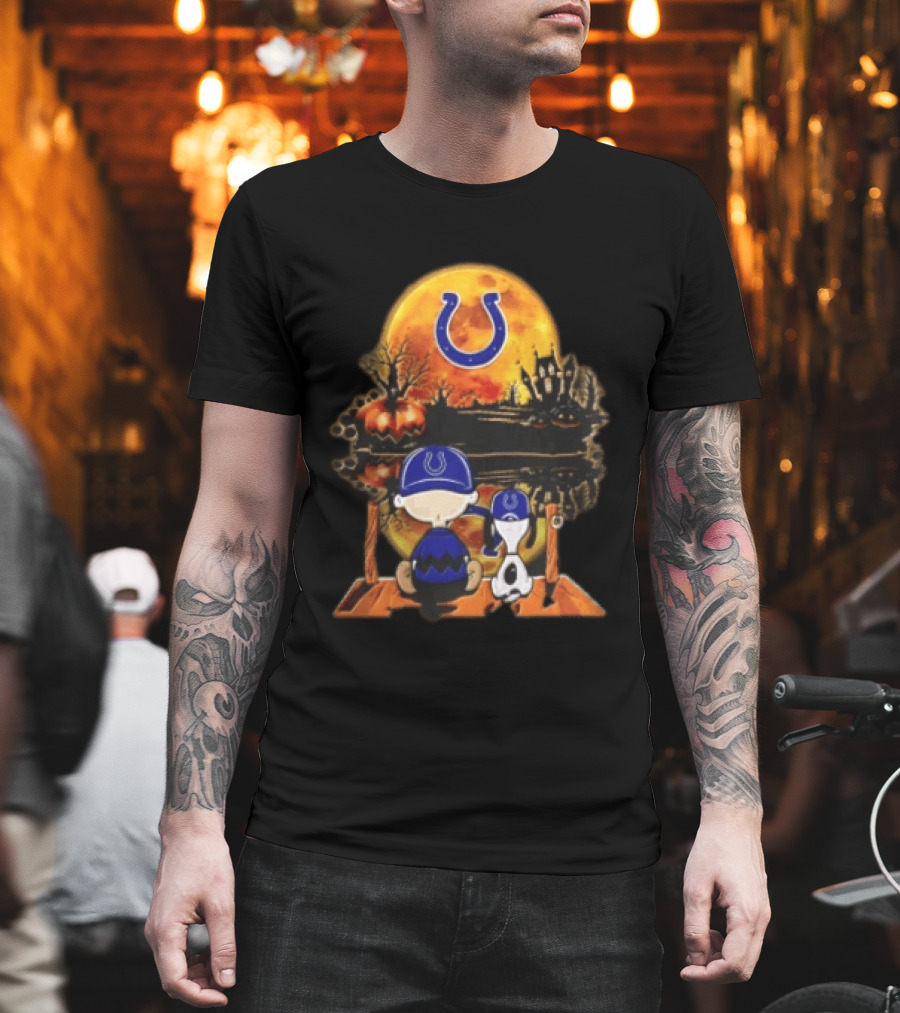 Indianapolis Colts Peanuts Halloween Pumpkin Moonlit Scene Snoopy Charlie Brown T-Shirt