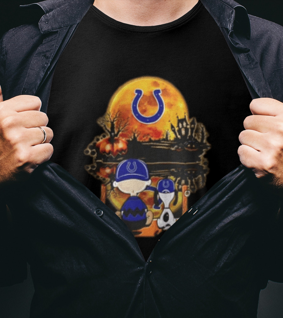 Indianapolis Colts Peanuts Halloween Pumpkin Moonlit Scene Snoopy Charlie Brown T-Shirt