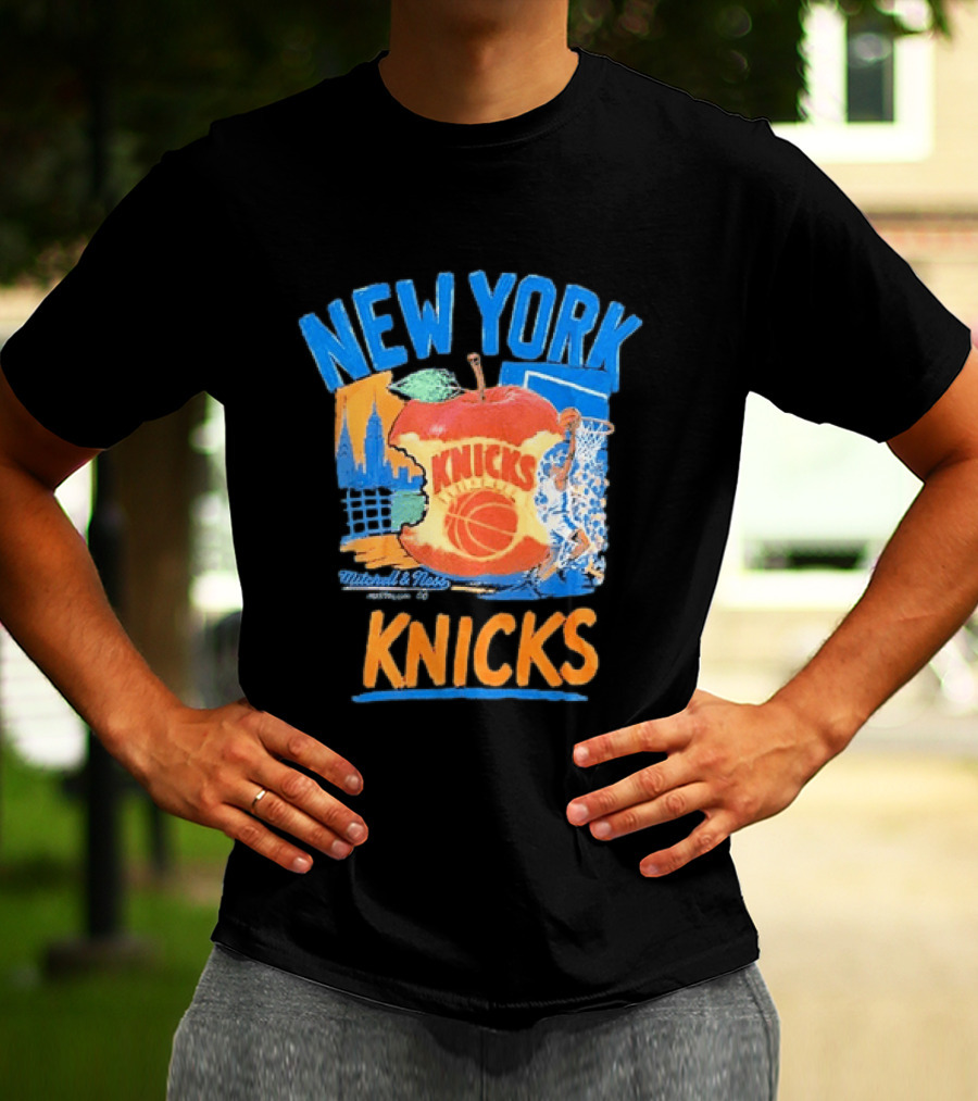 Mitchell & Ness New York Knicks Basketball Big Apple City Skyline T-Shirt
