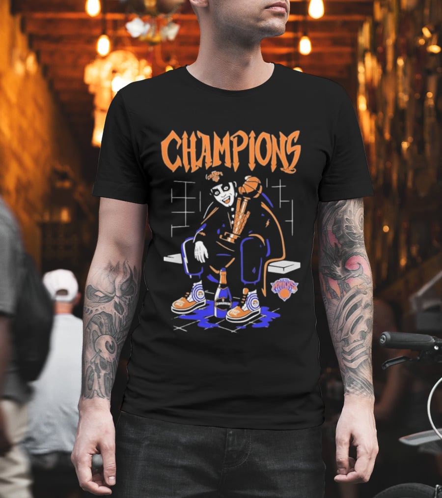 New York Knicks Evil Clown Winning Trophy And Champagne T-Shirt