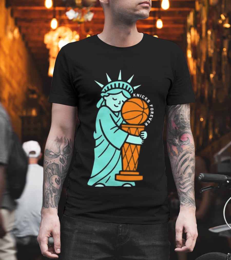 Statue Of Liberty Hug Larry O'Brien Trophy Knicks Forever T-Shirt