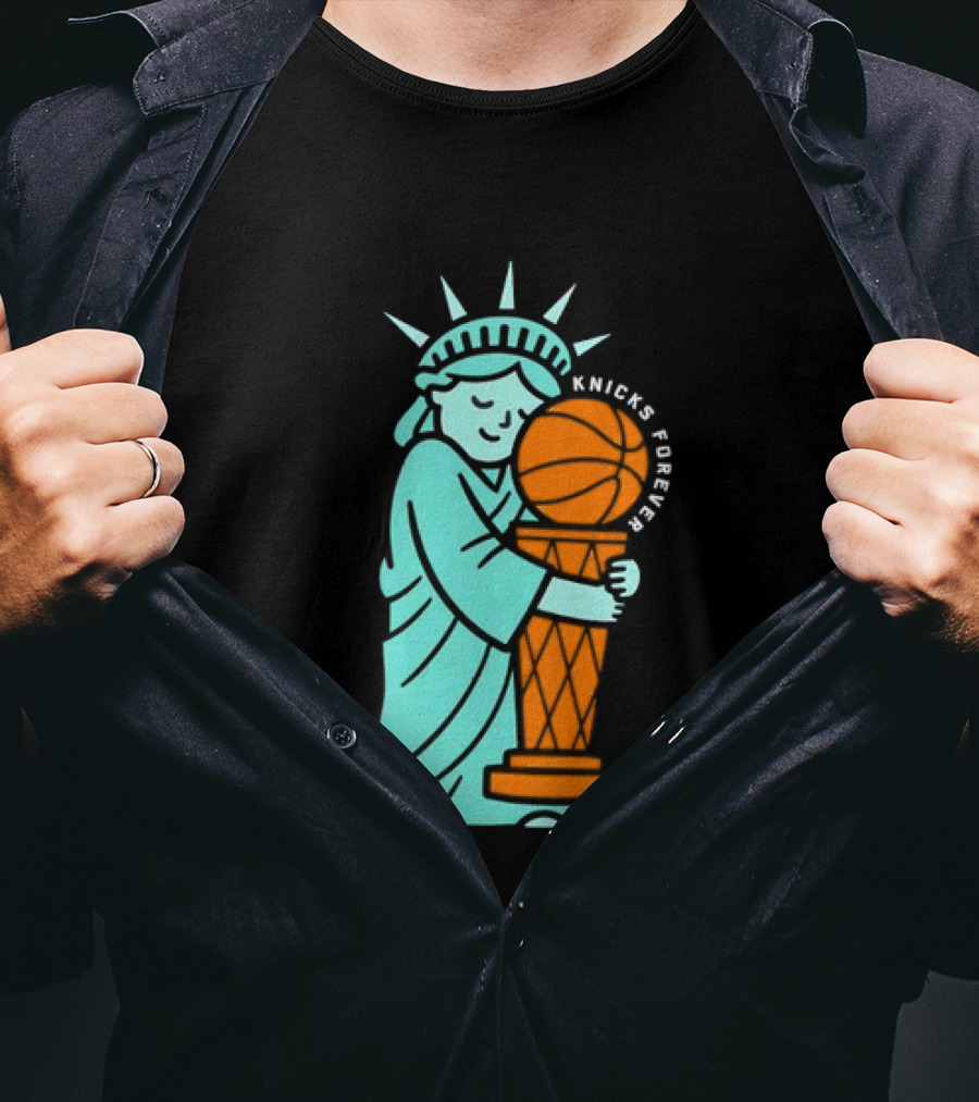 Statue Of Liberty Hug Larry O'Brien Trophy Knicks Forever T-Shirt
