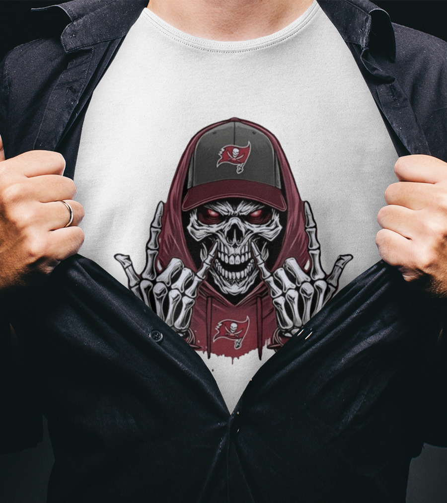 Buccaneers Skeleton Rock On Pirate T-Shirt