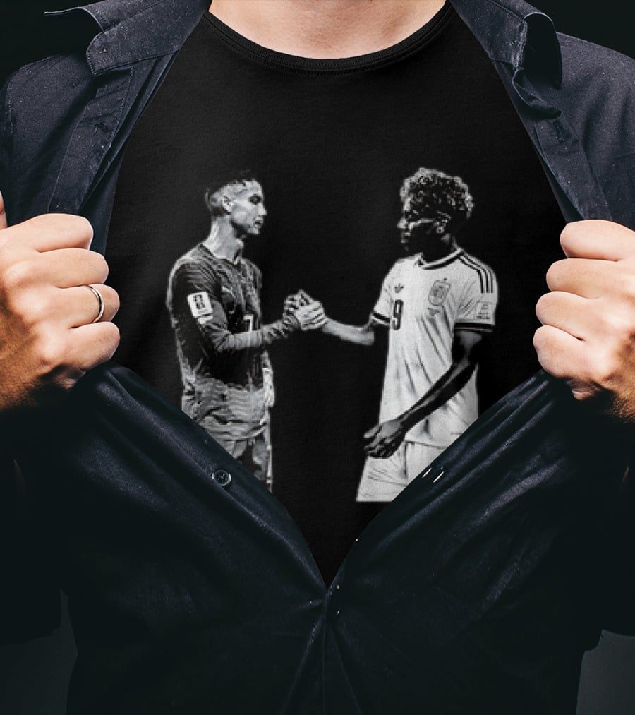 Cristiano Ronaldo Lamine Yamal Final Matchup Moment T-Shirt