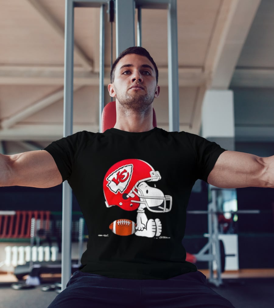 Snoopy Kansas City Chiefs Helmet Football T-Shirt