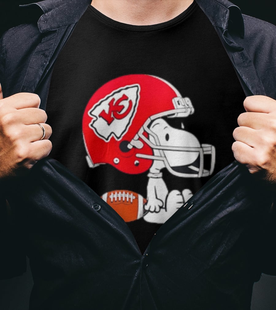 Snoopy Kansas City Chiefs Helmet Football T-Shirt