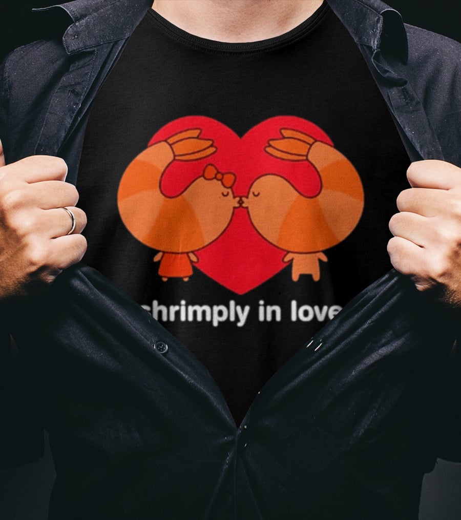 Shrimply In Love Cute Couple Valentine's Pun With Heart And Kissing Shrimps T-Shirt
