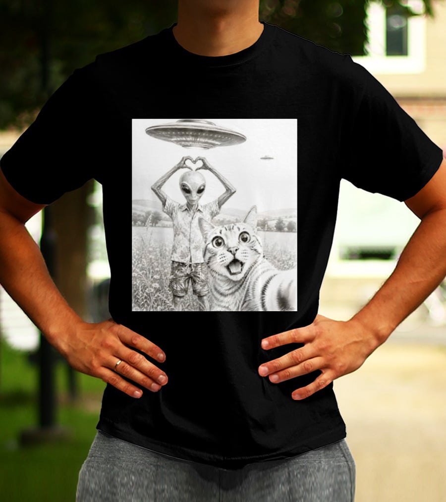 Alien And Cat Selfie UFO Extraterrestrial Meadow Scene T-Shirt
