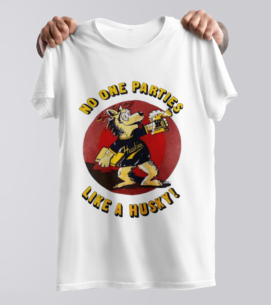 LB81 Wolf Drinking Beer And Carrying Book No One Parties Like A Husky Huskies T-Shirt