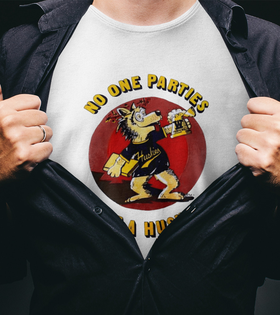 LB81 Wolf Drinking Beer And Carrying Book No One Parties Like A Husky Huskies T-Shirt