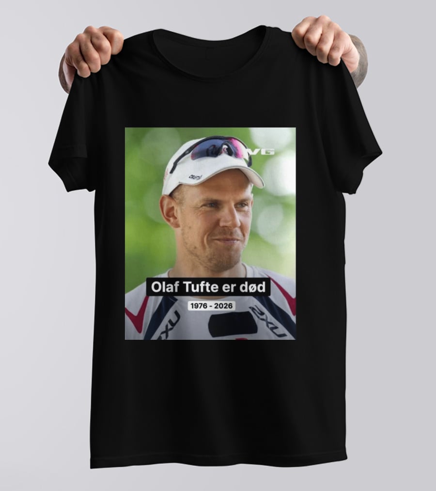 Olaf Tufte Er Død 1976 2026 VG 2XU T-Shirt