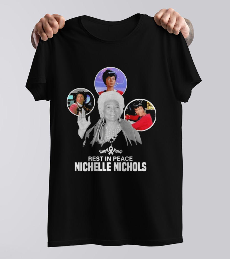 Rest In Peace Nichelle Nichols Star Trek Tribute Spock Hand Salute T-Shirt