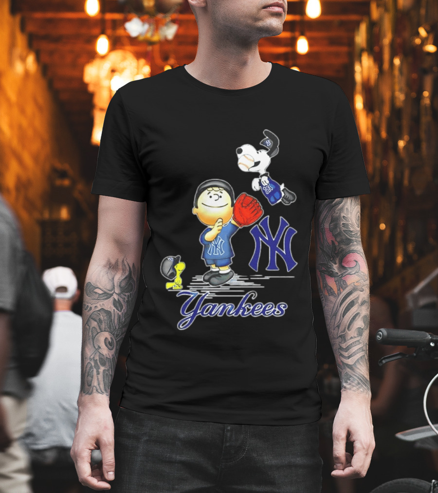 Snoopy Woodstock New York Yankees Peanuts Characters Baseball Fan T-Shirt