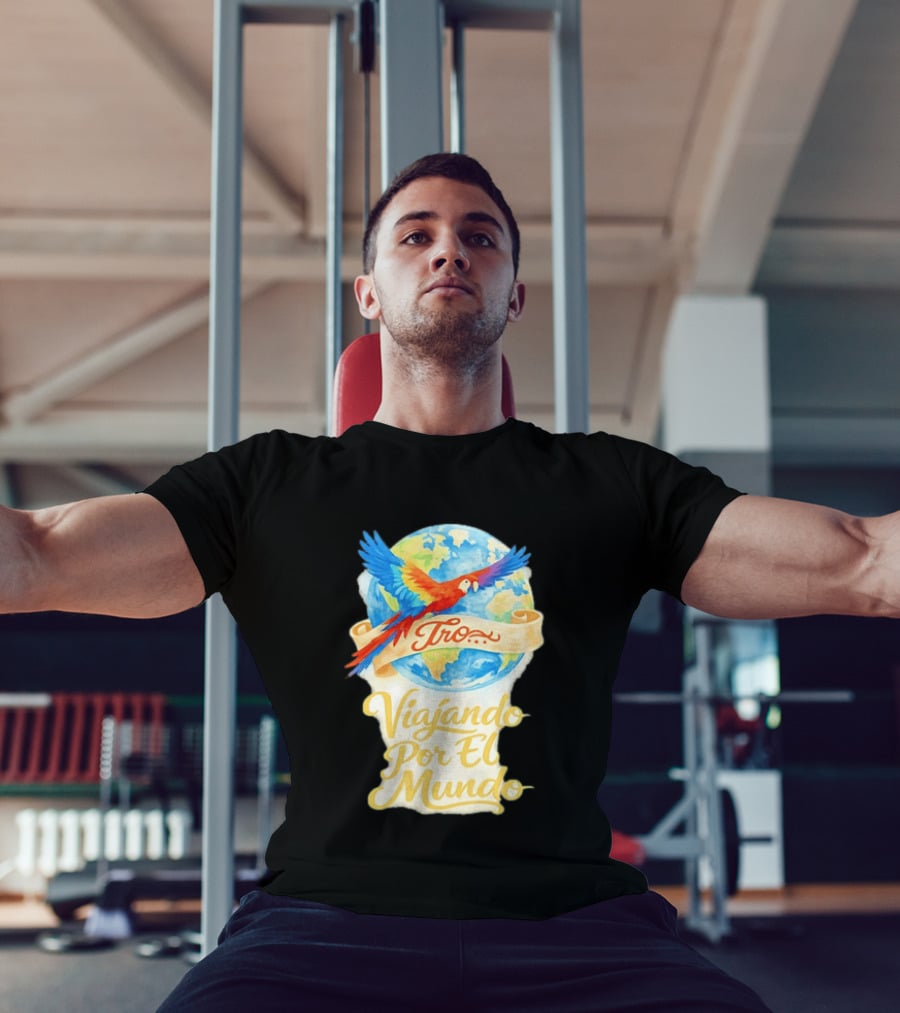 Tro Macaw Flying Across Globe Viaje Por El Mundo T-Shirt