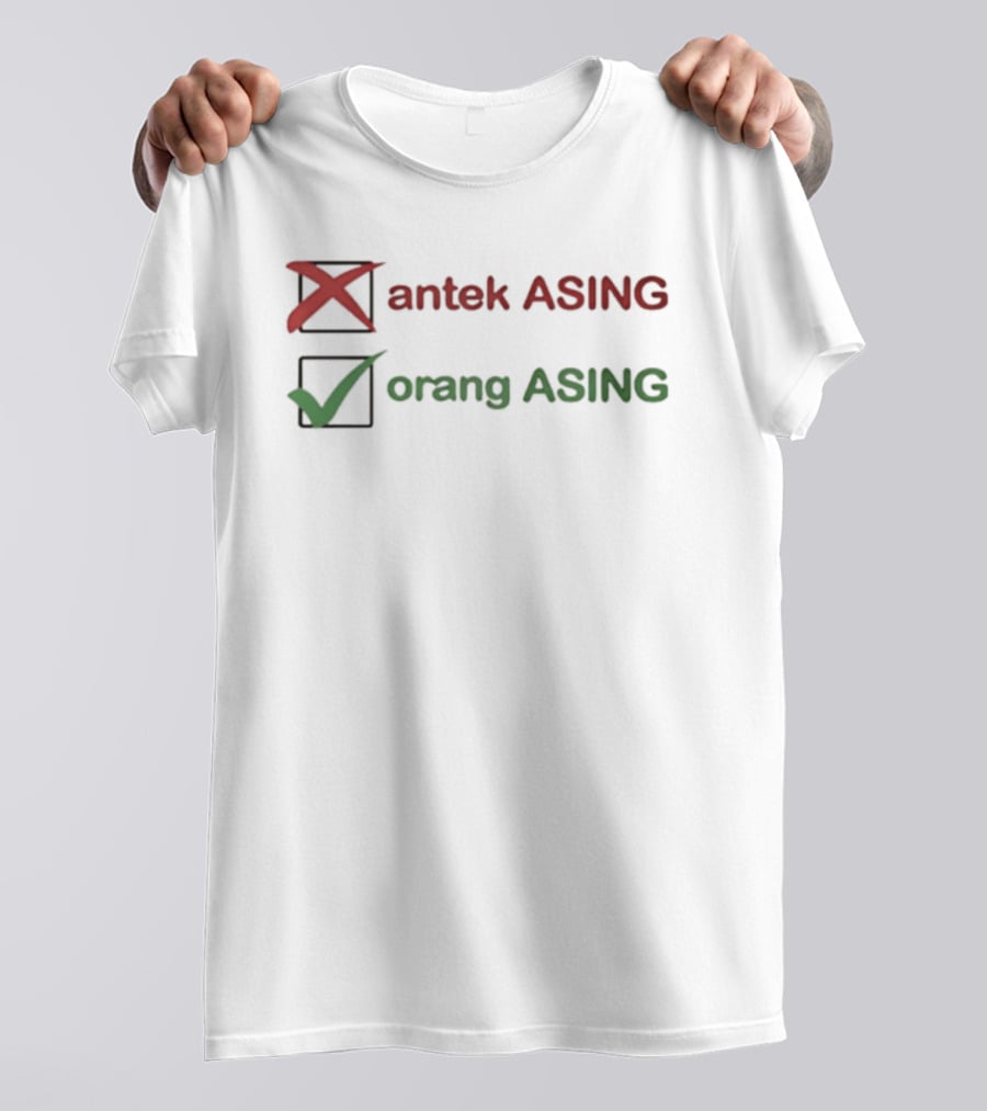 Antek ASING Orang ASING Christmas Checkmark T-Shirt