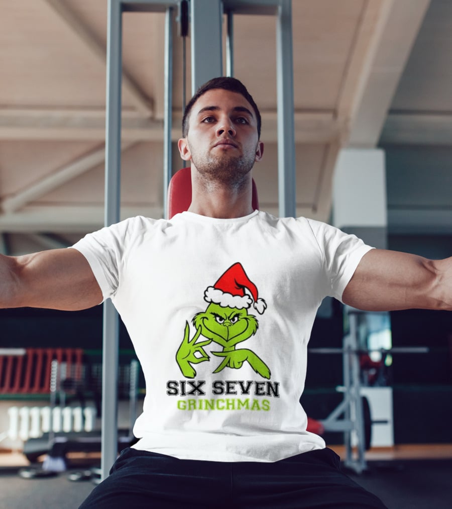 Grinch Santa Hat Six Seven Grinchmas Christmas 2025 Festive T-Shirt