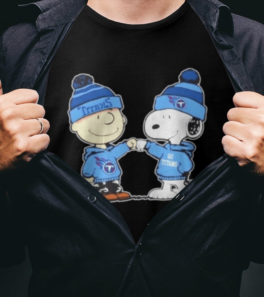 Peanuts Charlie Brown Snoopy Fist Bump Tennessee Titans Football Go Titans T-Shirt