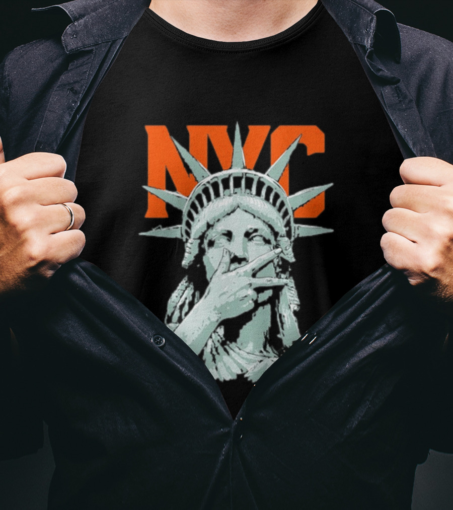 NYC Statue Of Liberty Peace Gesture Iconic Liberty T-Shirt