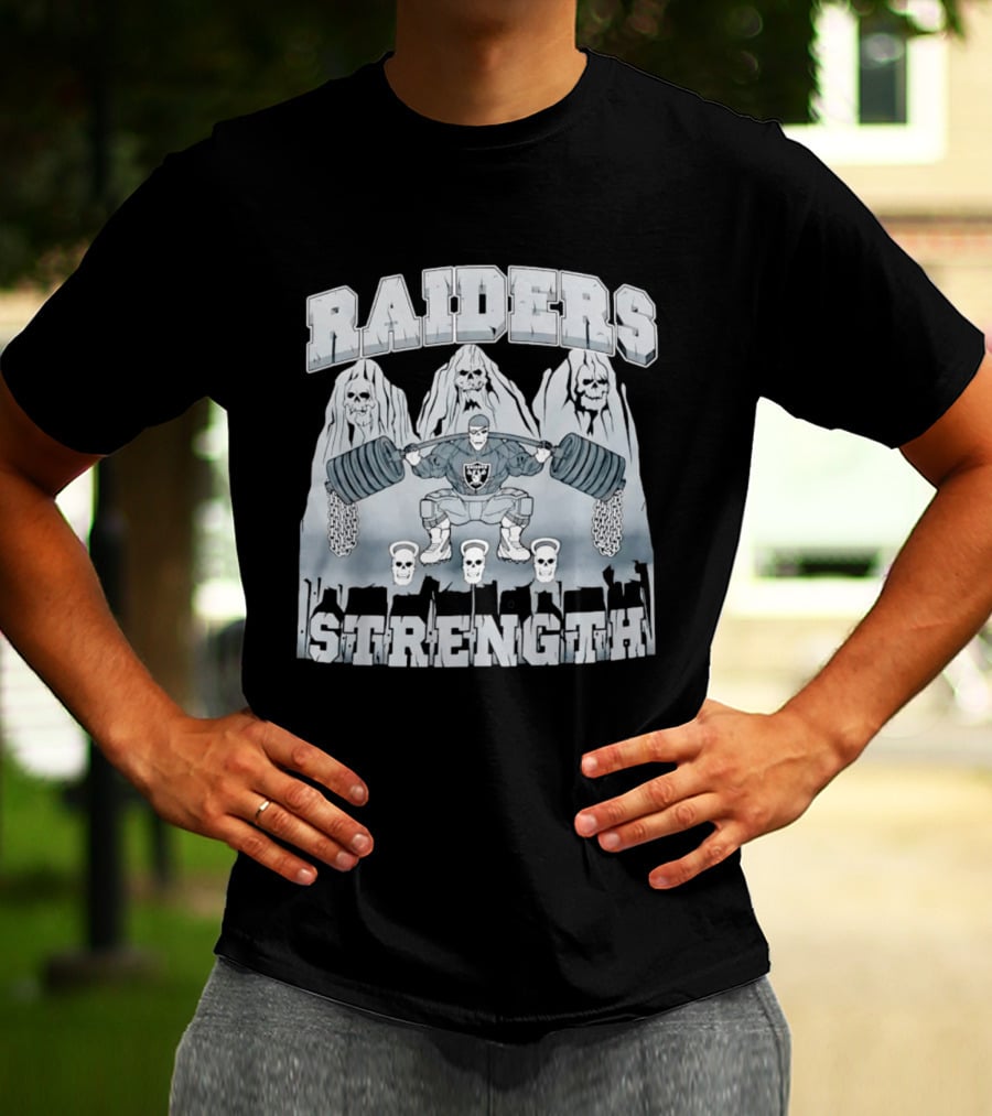 Raiders Strength Skull Weightlifter Grunge Style Powerlifting Motif T-Shirt