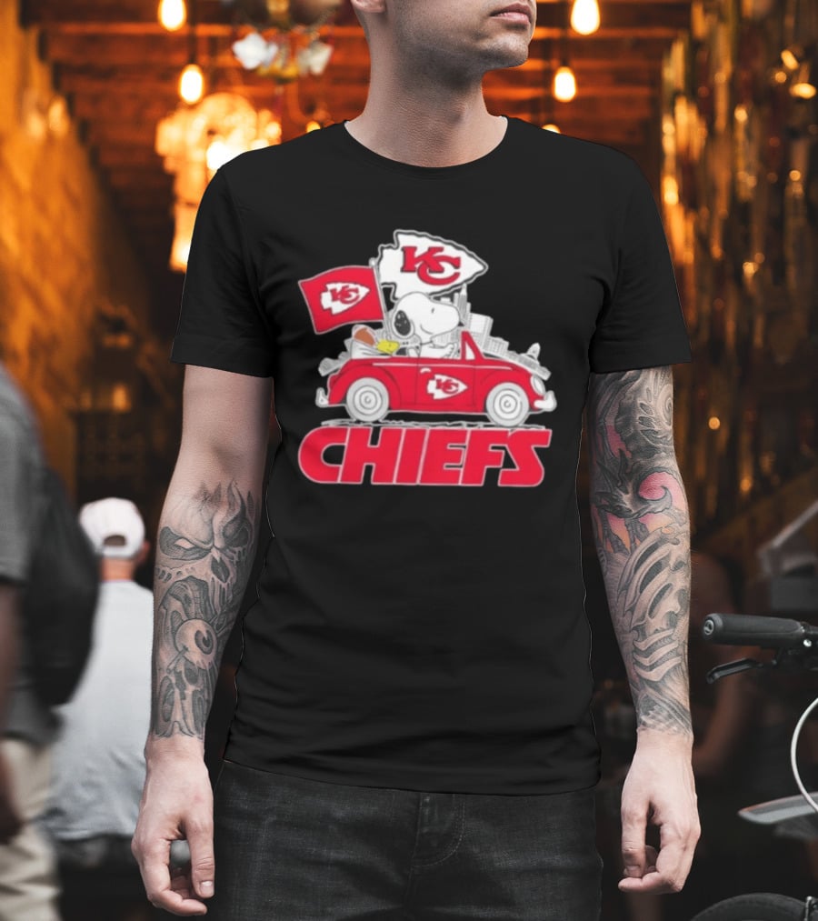 Snoopy Driving Kansas City Chiefs Car With Skyline And Flag T-Shirt