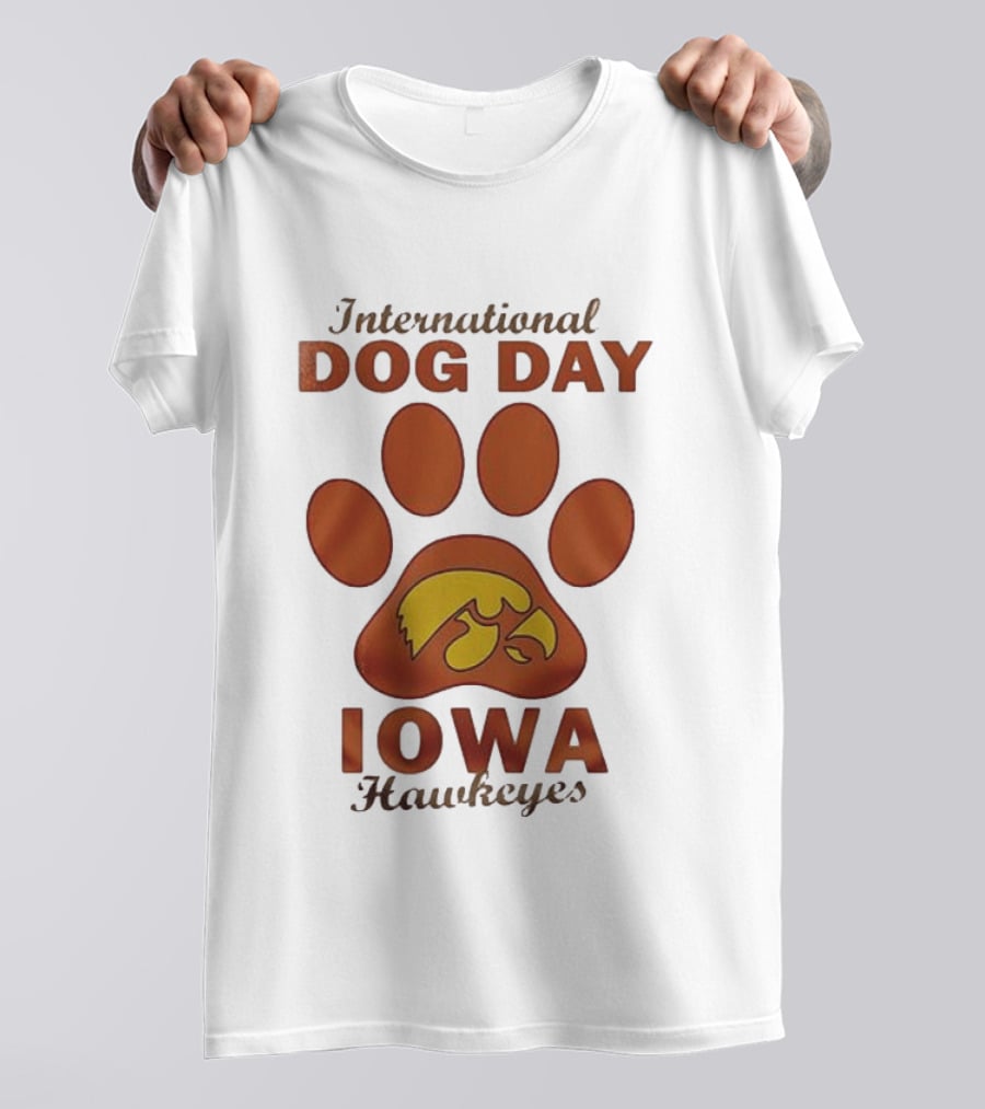 International Dog Day Iowa Hawkeyes Paw Print T-Shirt