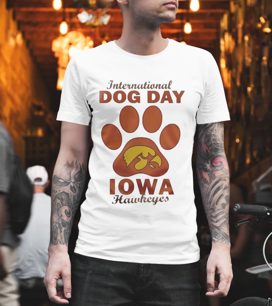 International Dog Day Iowa Hawkeyes Paw Print T-Shirt