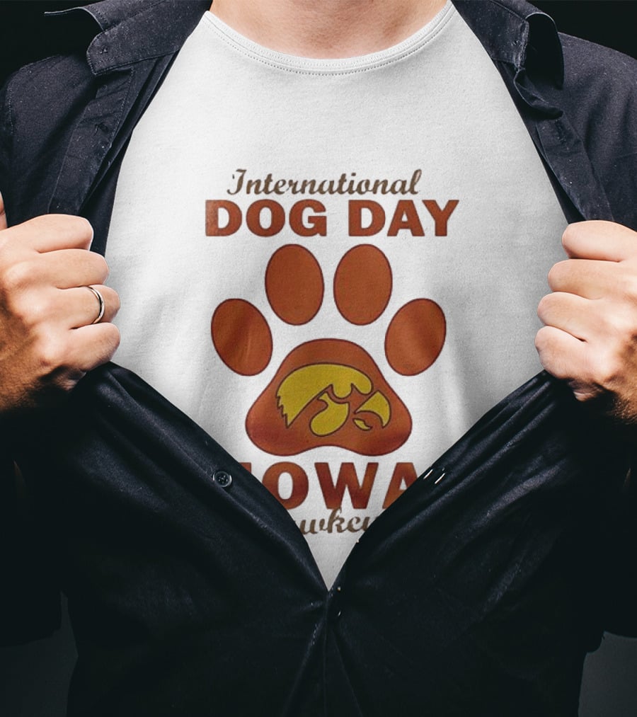 International Dog Day Iowa Hawkeyes Paw Print T-Shirt