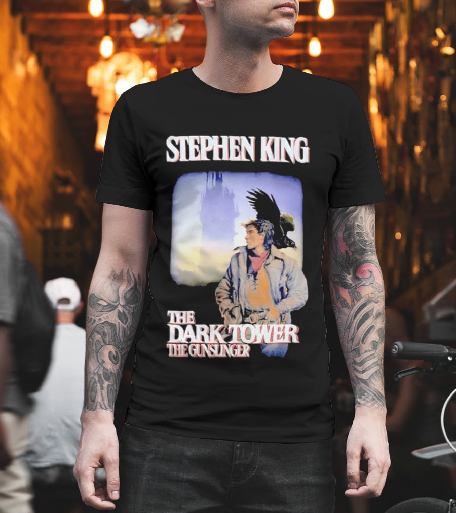 Stephen King The Dark Tower The Gunslinger Artwork With Gunslinger And Raven T-Shirt