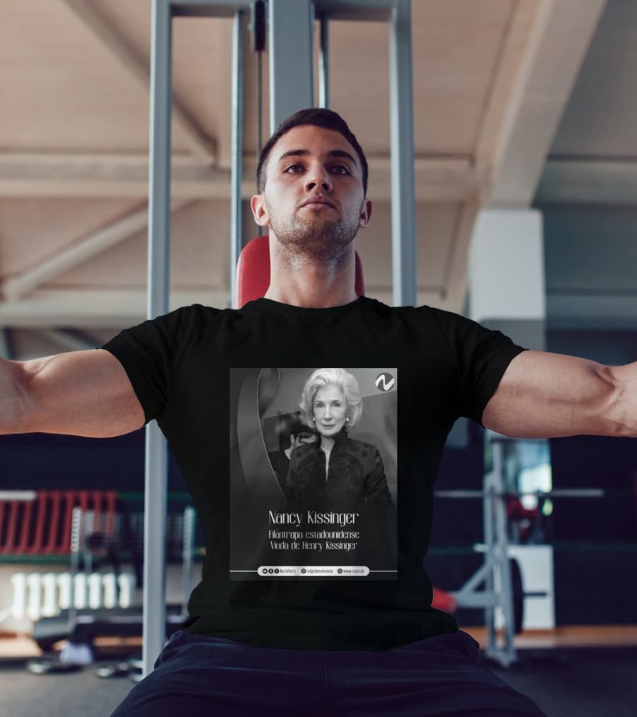 Nancy Kissinger Filántropa Estadounidense Viuda De Henry Kissinger Nuria Piera T-Shirt