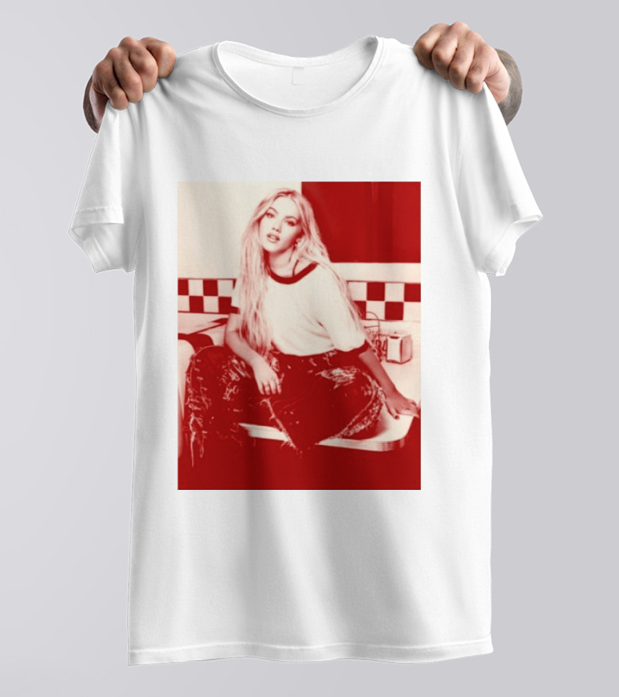 Freya Skye Store Bad Taste Photo Retro Vibe Outfit With Distressed Jeans And Casual Raglan Top In Diner Setting T-Shirt