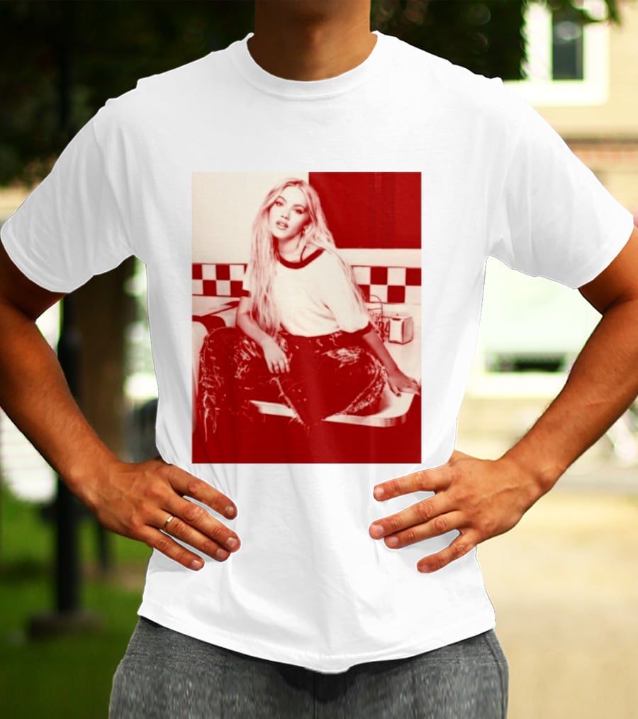 Freya Skye Store Bad Taste Photo Retro Vibe Outfit With Distressed Jeans And Casual Raglan Top In Diner Setting T-Shirt