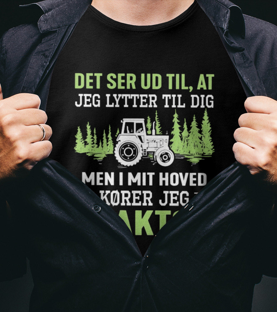 Det Ser Ud Til At Jeg Lytter Til Dig Men I Mit Hoved Kører Jeg Traktor Træer Traktor T-Shirt
