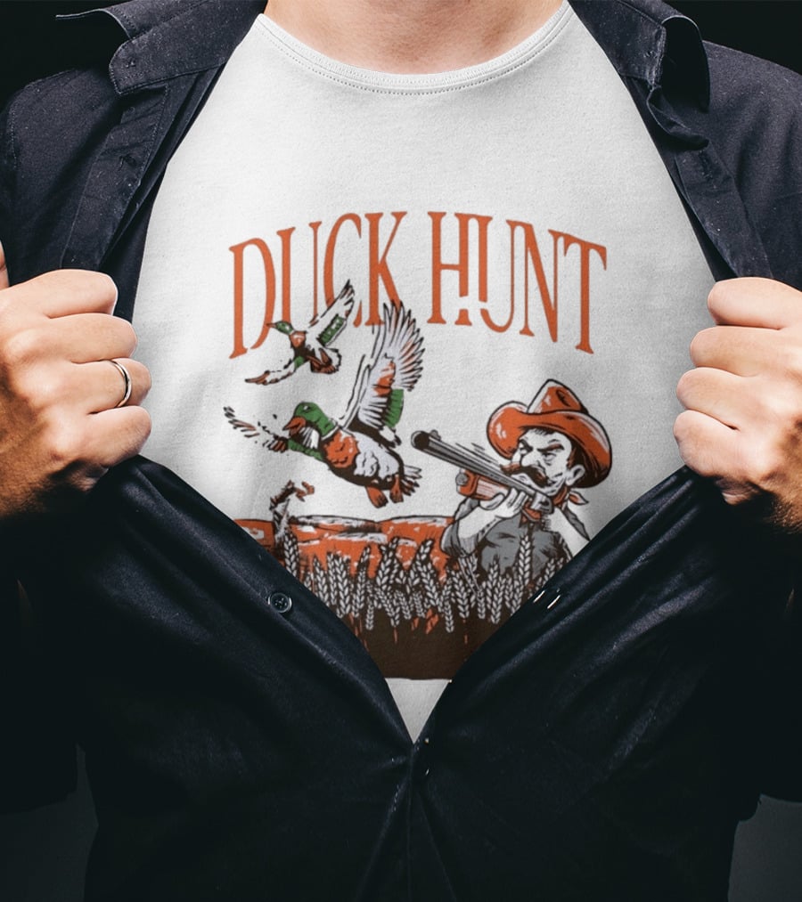 Duck Hunt Hunter Wildlife Outdoors Vintage Cowboy Shooting Scene T-Shirt