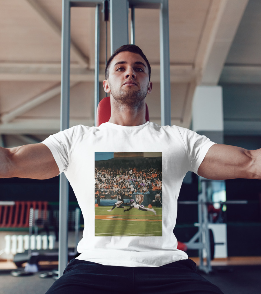 Chicago Bears Vs Minnesota Vikings NFL Game Action Sports Photo T-Shirt