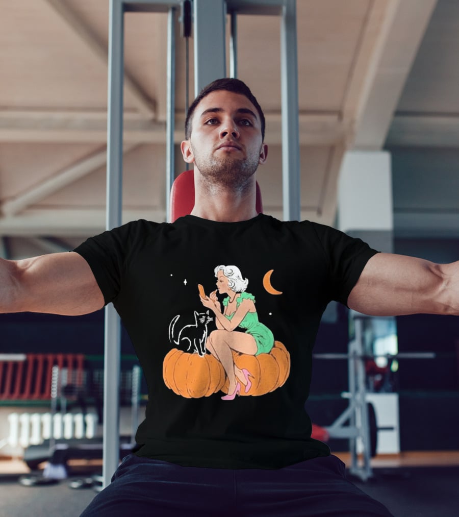 Pinup Girl Applying Lipstick On Pumpkin With Black Cat Halloween Moon Scene T-Shirt