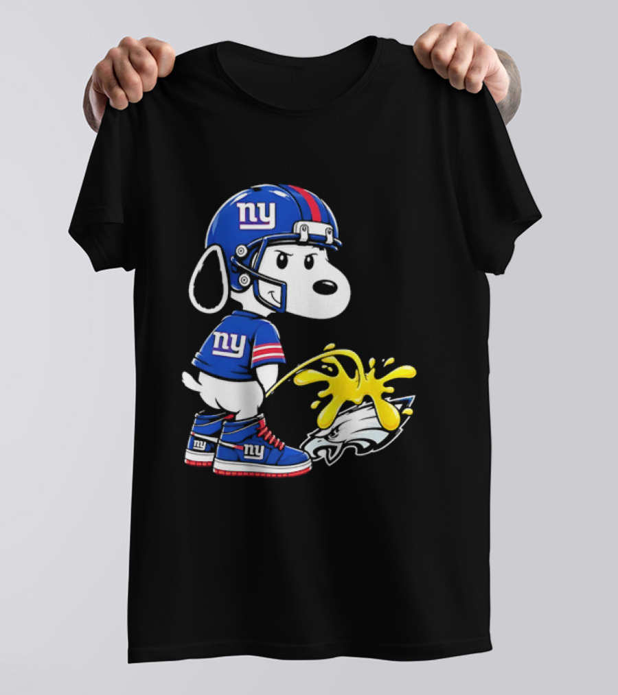 Snoopy New York Giants Pees On Philadelphia Eagles Rivalry T-Shirt