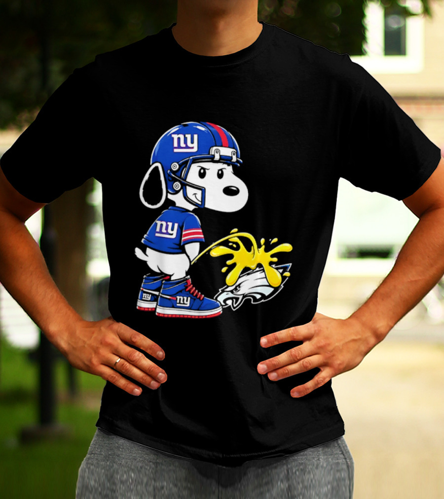Snoopy New York Giants Pees On Philadelphia Eagles Rivalry T-Shirt