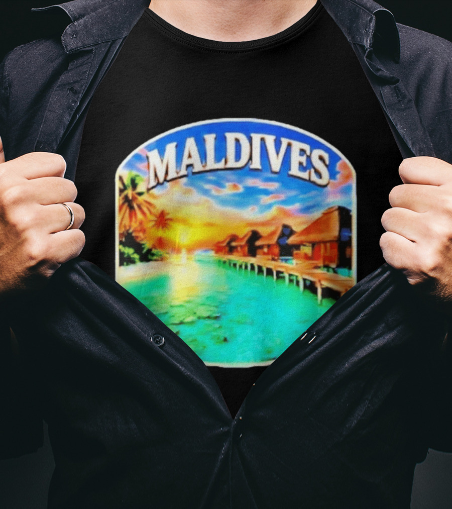 Maldives Tropical Sunset Overwater Bungalows Exquisite Island Escape T-Shirt