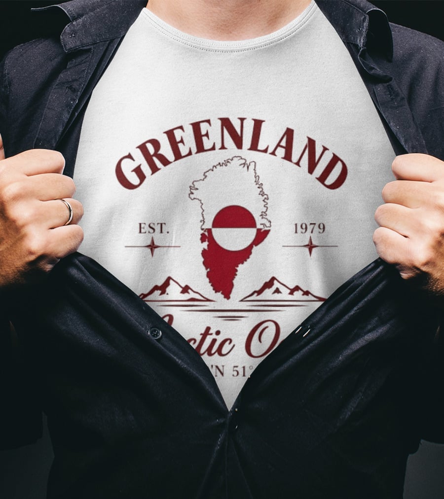 Greenland Est 1979 Arctic Ocean 64°10'N 51°44'W Coordinates T-Shirt