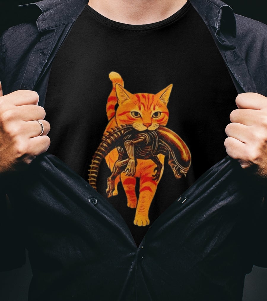 Orange Tabby Cat Holding Alien Xenomorph Iconic Fusion T-Shirt