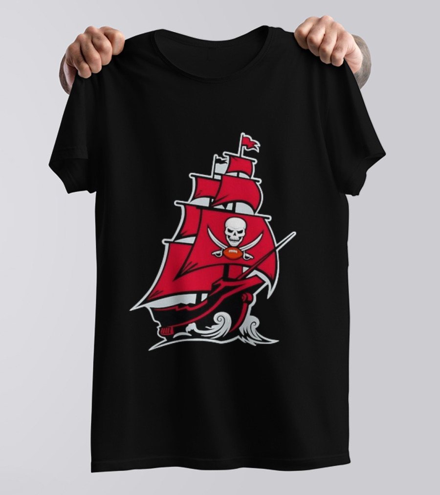 Tampa Bay Buccaneers Pirate Ship Skull Football T-Shirt