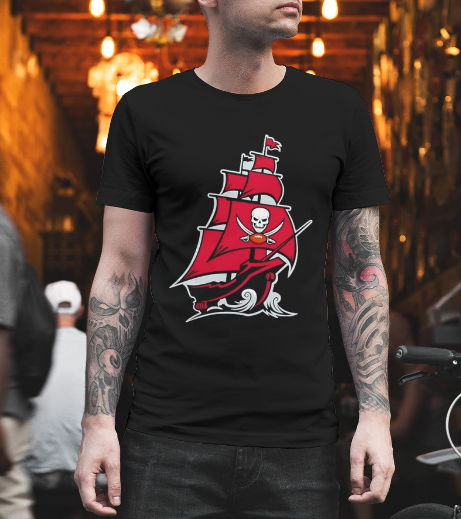 Tampa Bay Buccaneers Pirate Ship Skull Football T-Shirt