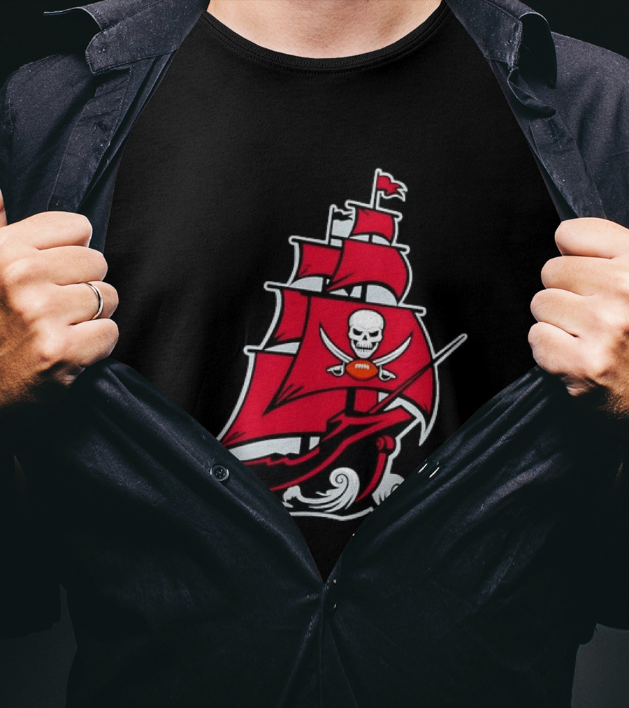 Tampa Bay Buccaneers Pirate Ship Skull Football T-Shirt