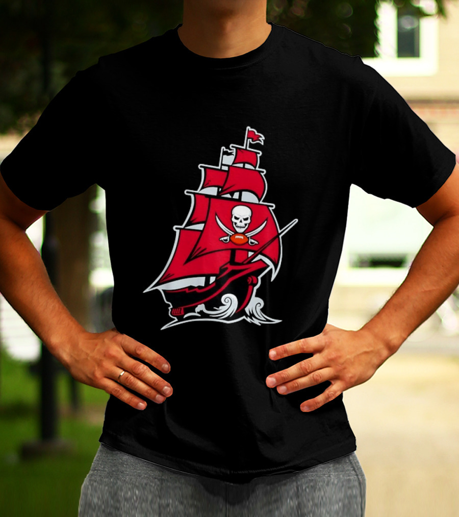 Tampa Bay Buccaneers Pirate Ship Skull Football T-Shirt