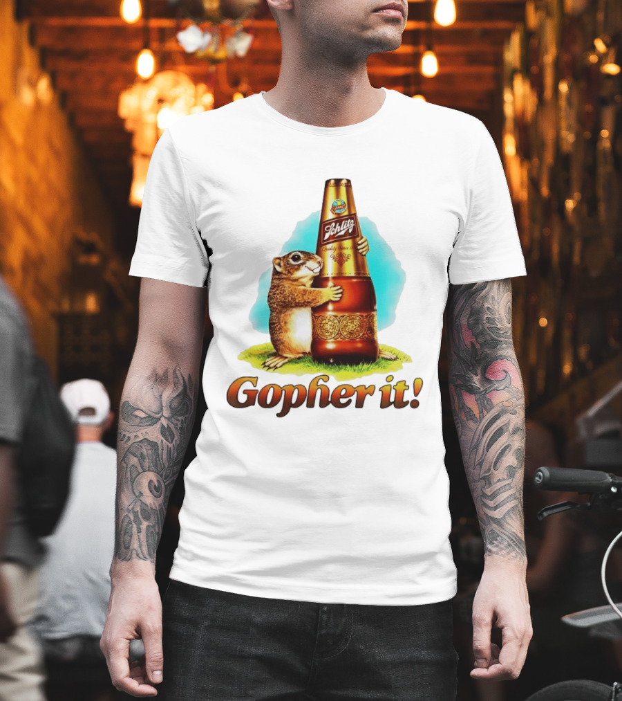 Schlitz Beer Gopher It Bottle Hugging Squirrel Vintage Advertising T-Shirt