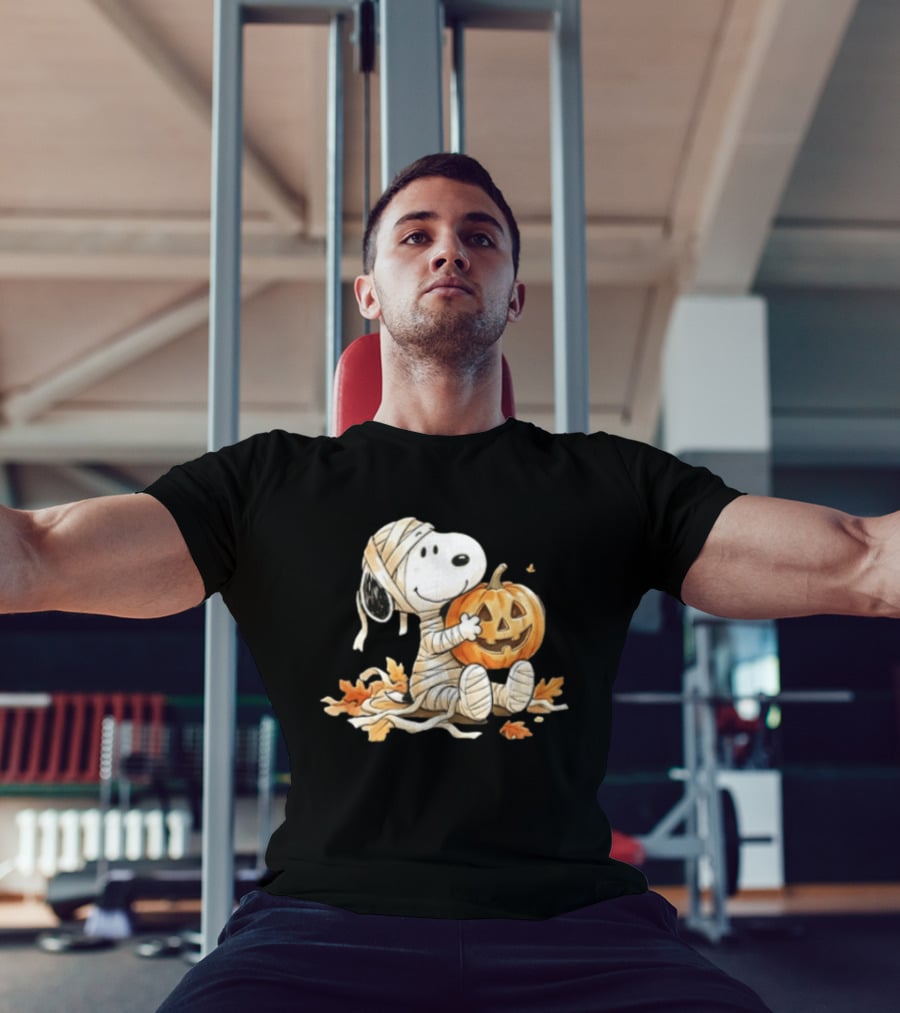 Mummy Snoopy Holding Jack O Lantern Halloween Peanuts Cartoon T-Shirt