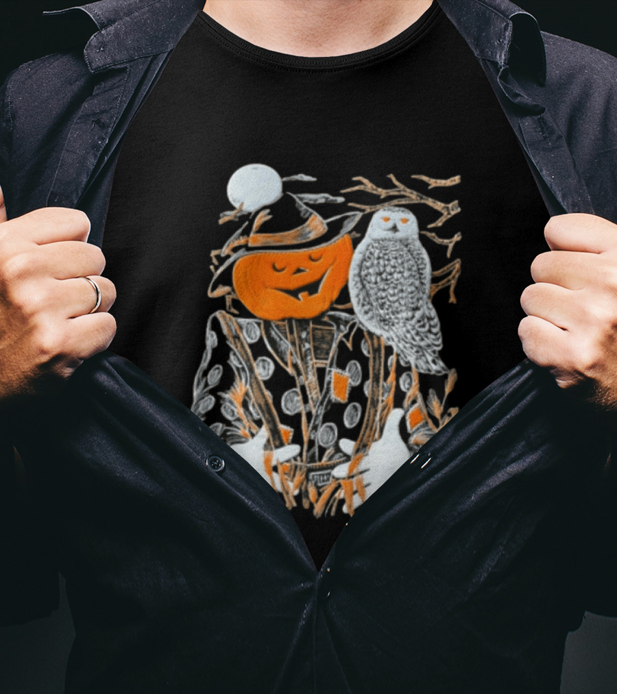 Pumpkin Head Scarecrow Snowy Owl Halloween Scene T-Shirt