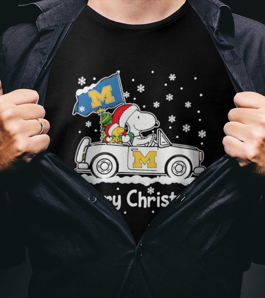 University Of Michigan Wolverines Snoopy Woodstock Christmas Car Flag Snowflakes T-Shirt