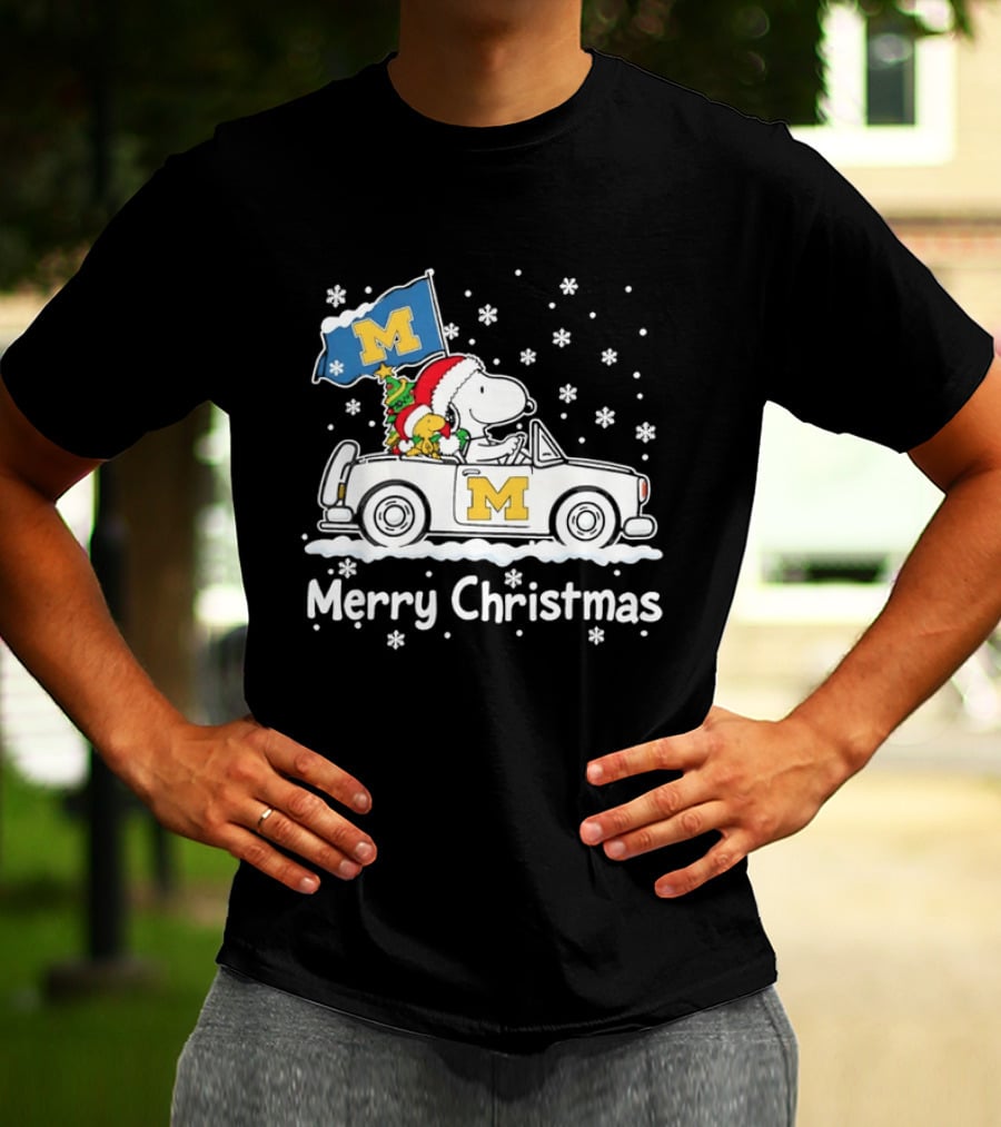 University Of Michigan Wolverines Snoopy Woodstock Christmas Car Flag Snowflakes T-Shirt