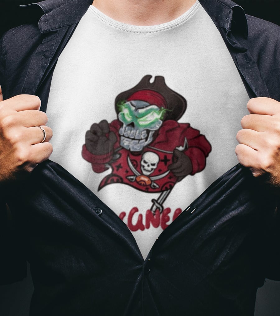 Tampa Bay Buccaneers Skull Pirate Green Eyes Buccaneers Flag T-Shirt
